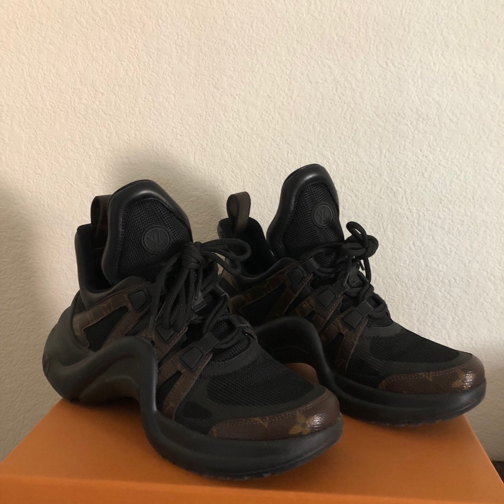 LV Black archlight sneakers